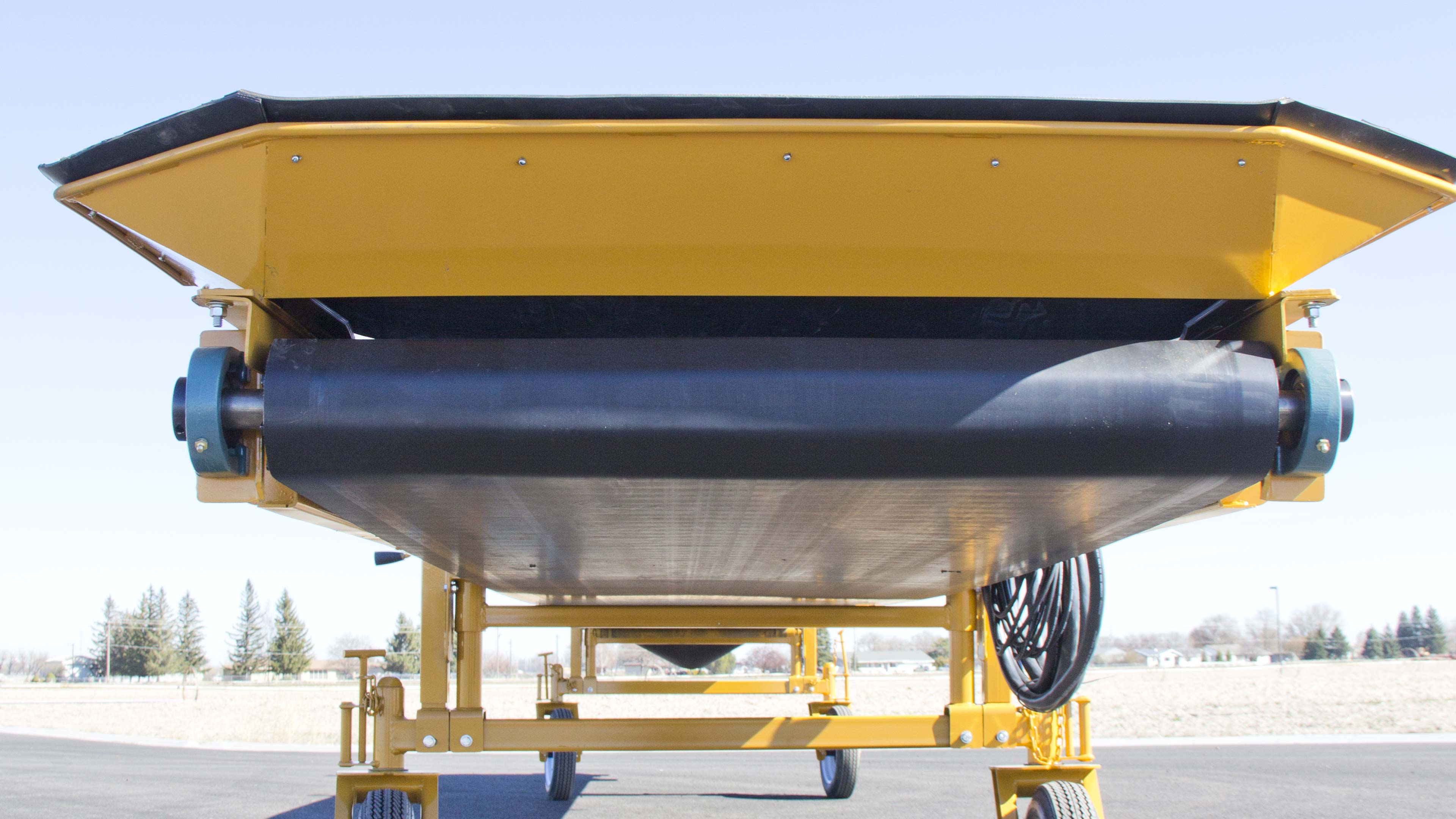 Choose how to connect your handling line together; Double L offers butt-together or hopper bowl connections on its conveyor models.